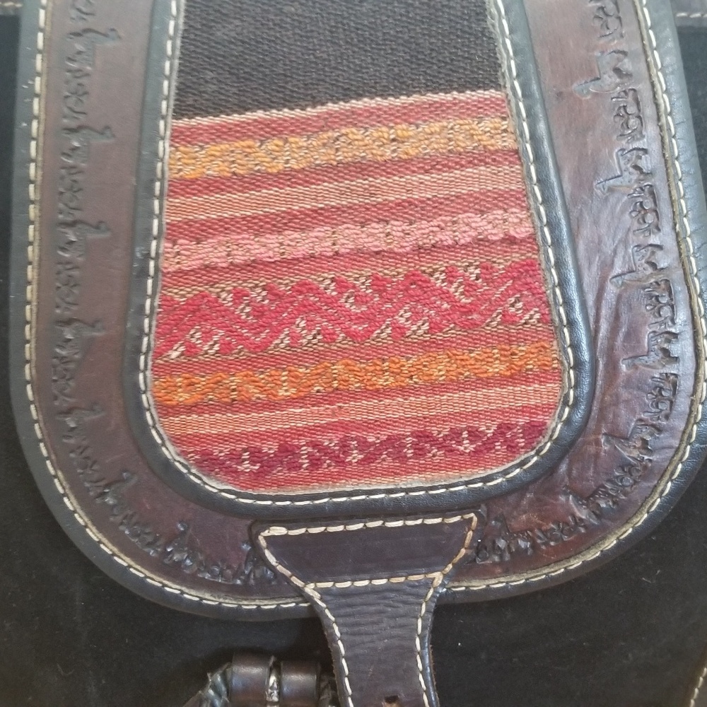 Handmade suede backpack from Peru - Picture 5 of 6